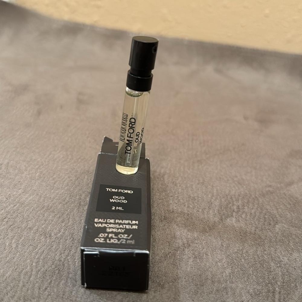 Tom Ford Oud Wood 2 ml